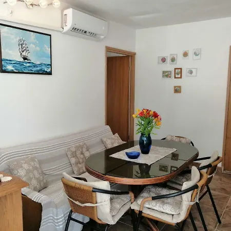 Apartment Zarace شقة *